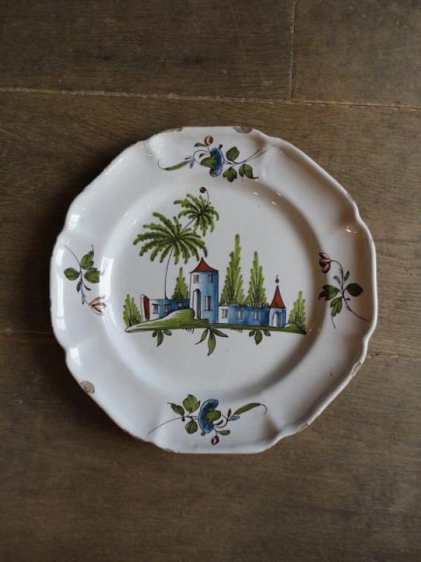 Assiette en faience de Moulins