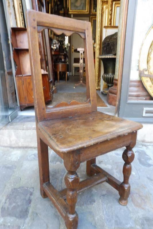 Chaise  dite Lorraine  en chêne  18 eme 