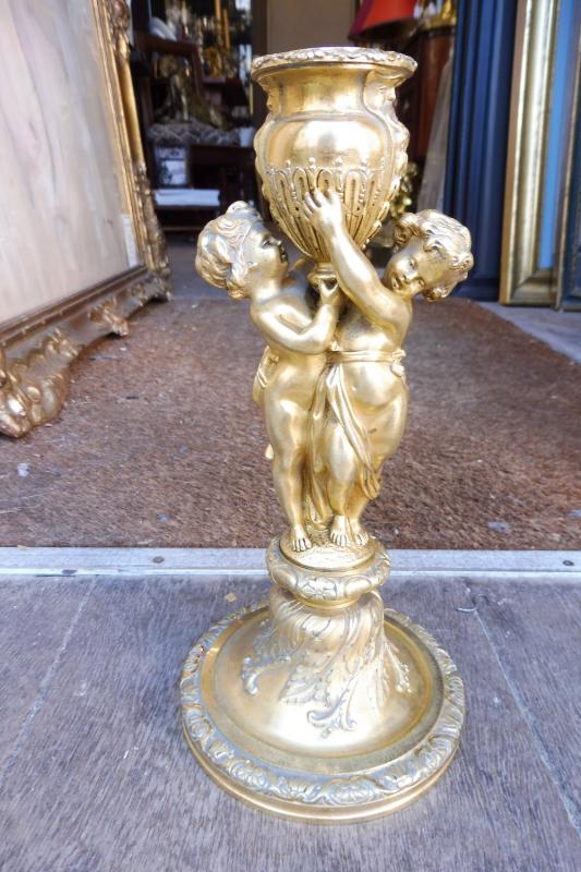 Flambeau  en bronze doré  à décor d'amours 19 eme 