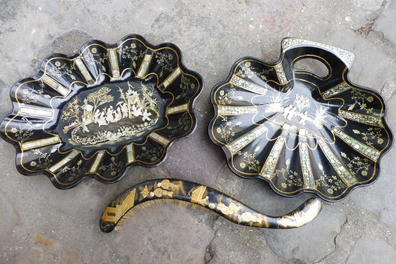 Corbeille  et ramasse  miettes en carton bouilli  second empire