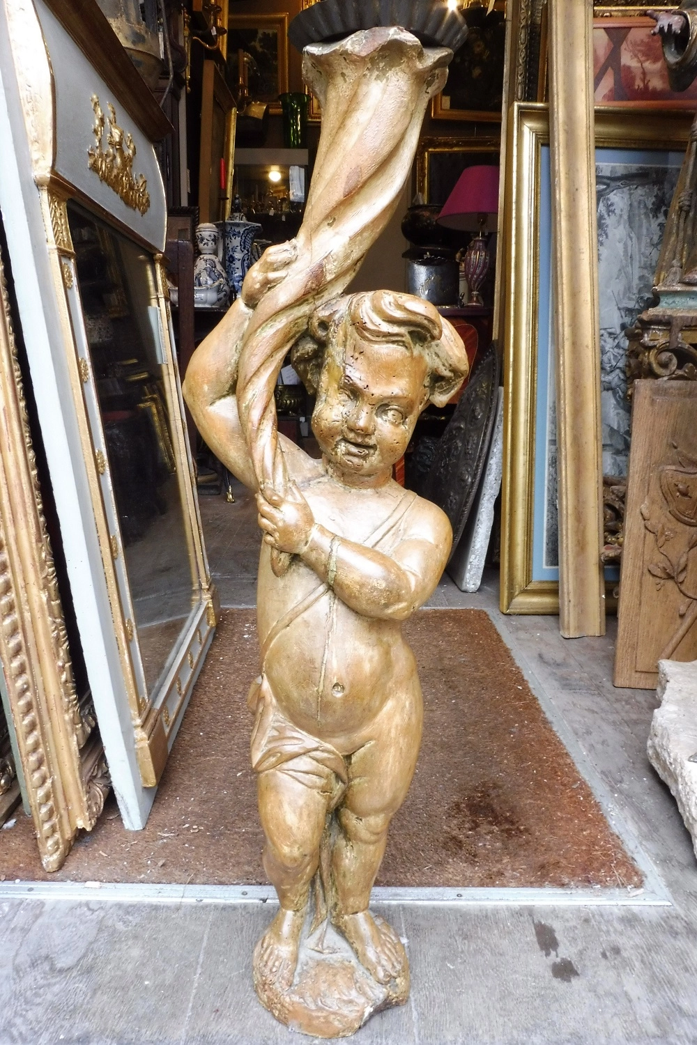 Amour porte lumière  en bois décapé  , 18 eme siècle