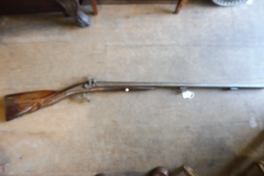 Fusil   de chasse  ancien  à deux canons 