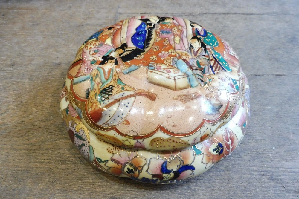 Bonbonnière  en porcelaine  de Satsuma  1900