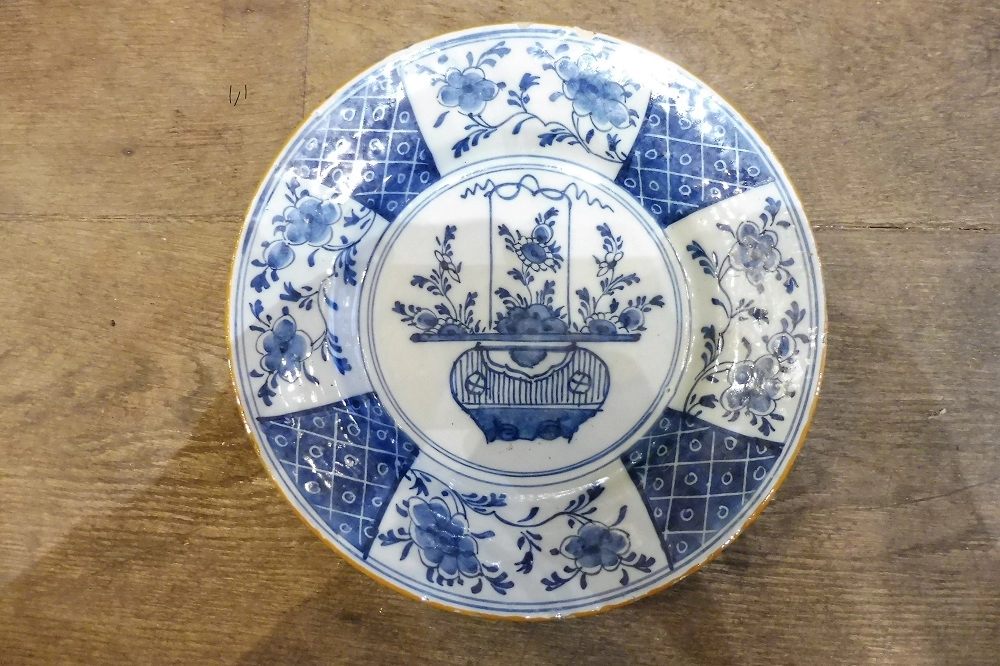 Assiette creuse en faïence  de Delft  18 eme