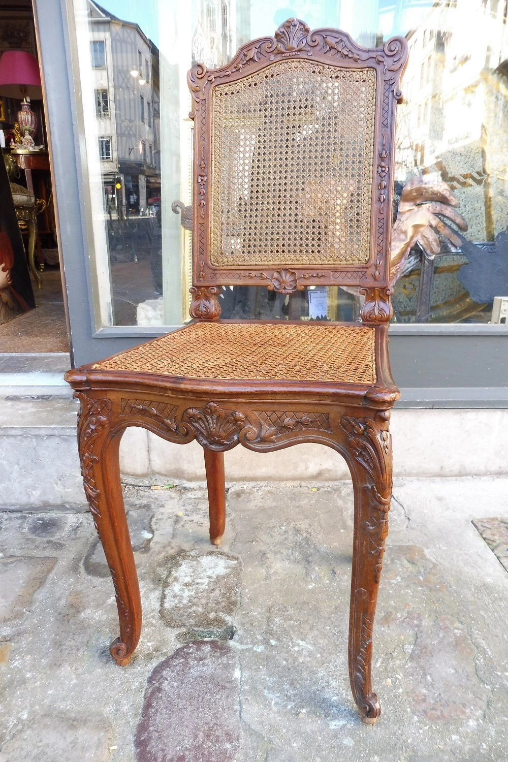Chaise  en noyer style régence  estampillée Dromard
